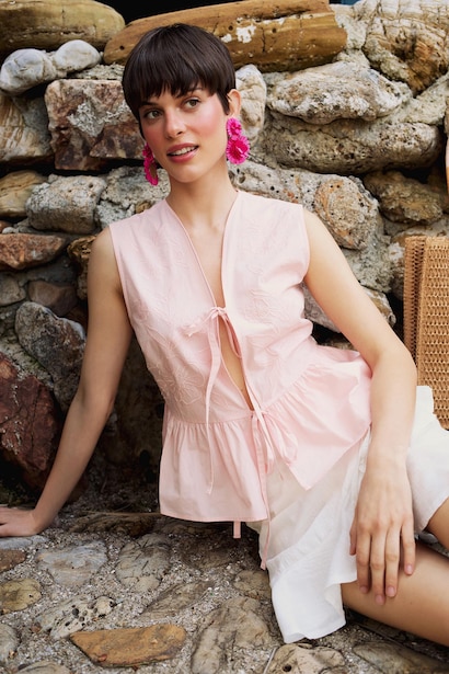 Woman Pink Flower Straw Detailed Earrings