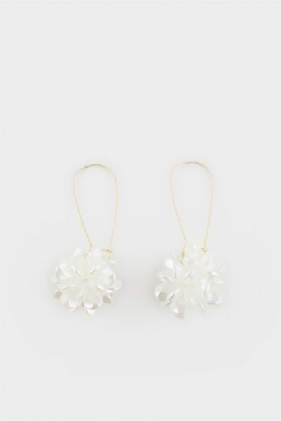 Boucles d’oreilles pendantes fleurs blanches pour femme