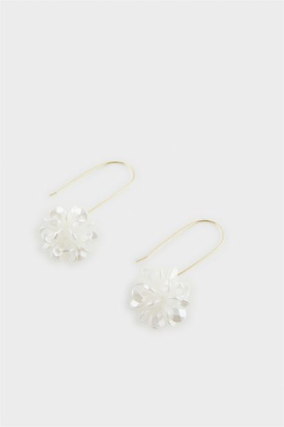 Boucles d’oreilles pendantes fleurs blanches pour femme