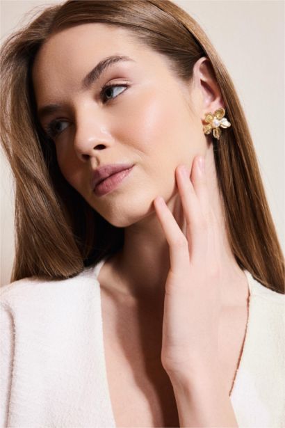 Boucles d’oreilles dorées fleures pour femme