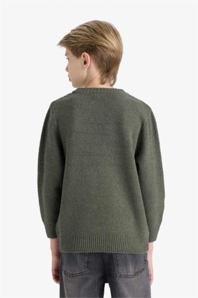 بلوفر تريكو قصة عادية بياقة مستديرة