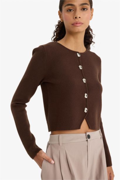 Трикотажный кардиган с круглым вырезом, приталенный