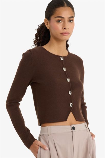 Трикотажный кардиган с круглым вырезом, приталенный