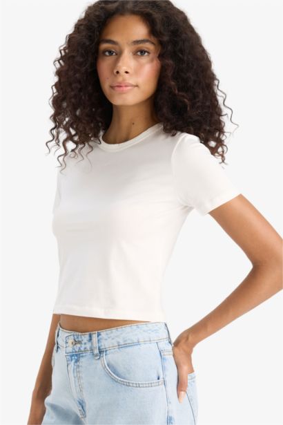 تيشيرت نص كم سليم فيت برقبة مستديرة