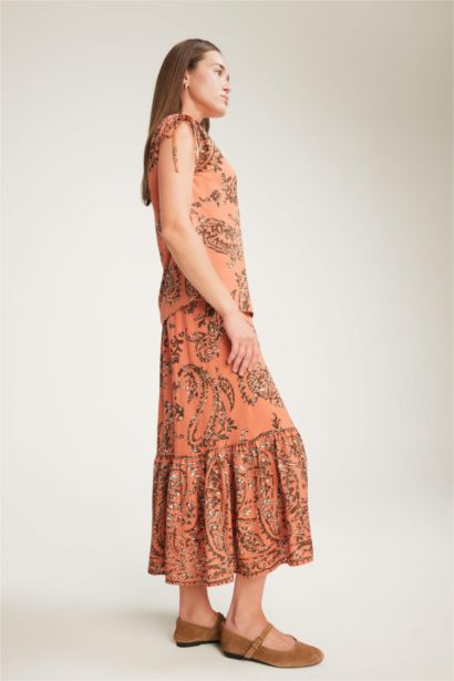 تنورة قصة عادية