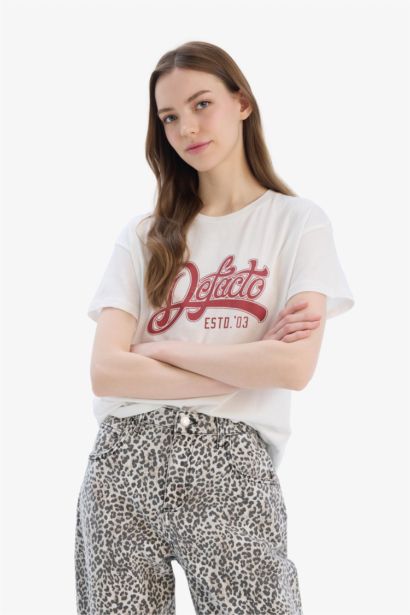 تيشيرت نص ردن مطبوع بياخة مستديرة وقصة عادية