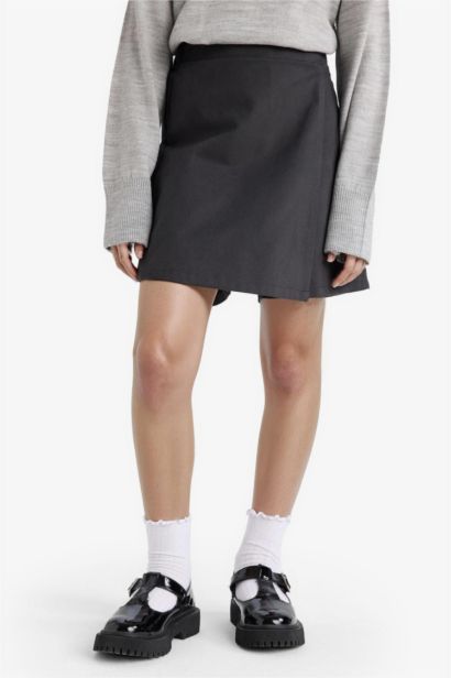 جيب شورت بناتي جبردين رمادي داكن وخصر مطاطي