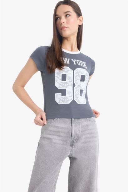 Fitted Bisiklet Yaka Baskılı Ribana Kısa Kollu Tişört