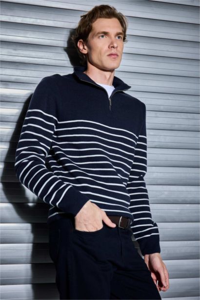 Standart Fit Yarım Fermuarlı Çizgili Triko Kazak