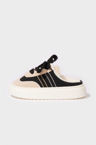 Kadın Düz Taban Ev Terliği