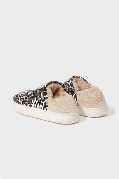 Woman Flat Sole Home Boots