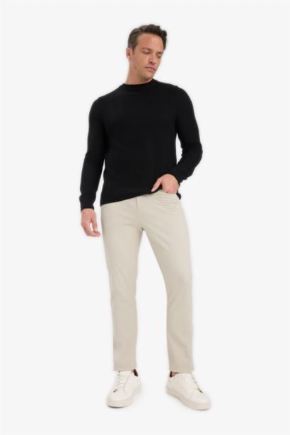 بلوفر تريكو قصة عادية برقبة مستديرة