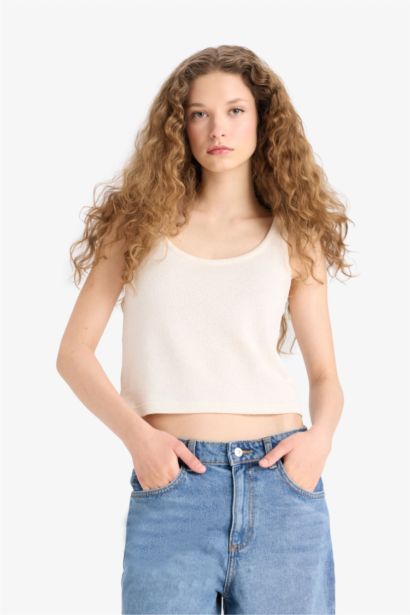 Loose Fit Yuvarlak Yaka Beyaz Triko Görünümlü Atlet