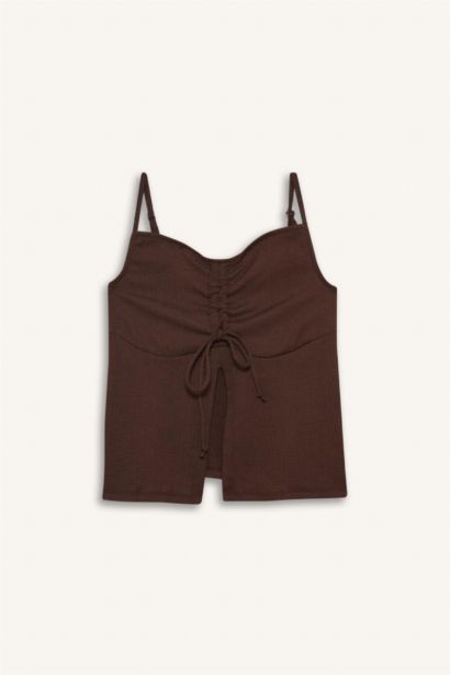 بلوزة قصة A بحمالات رفيعة ورباط من الأمام