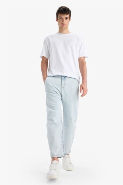 Джинсы с эластичной посадкой, свободного кроя и прямыми штанинами