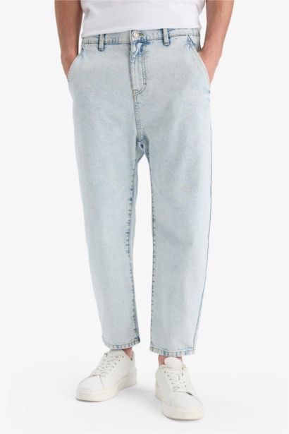 Джинсы с эластичной посадкой, свободного кроя и прямыми штанинами