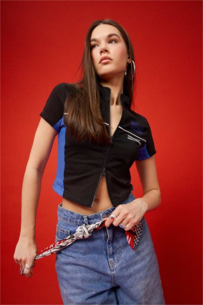 جاكيت رياضي مطبوع مخصر بياخة عالية وسحاب