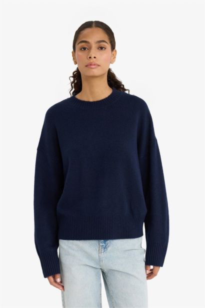 Трикотажный свитер Oversize с круглым вырезом