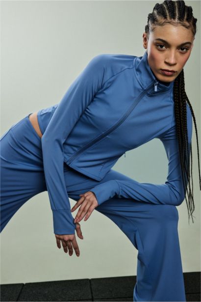 Top de sport manches longues zippé à col montant Coupe slim