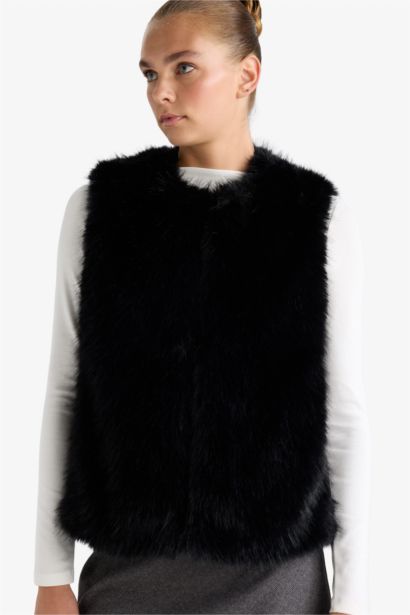 Жилет Regular Fit из искусственного меха