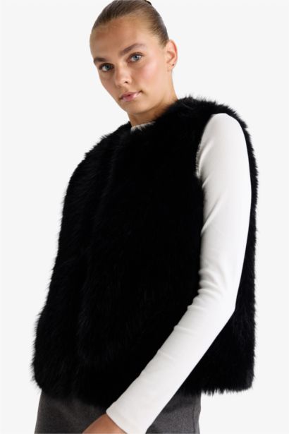 Жилет Regular Fit из искусственного меха