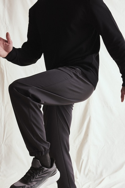 Standard Fit Woven Jogger