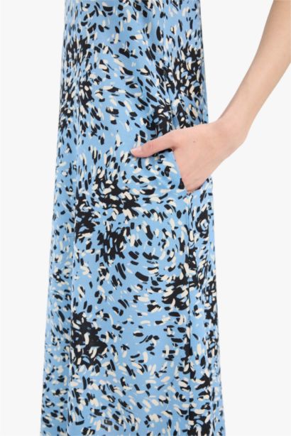 Robe mi-longue fleurie sans manches à col halter avec poches