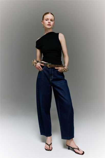 Футболка Slim Fit в рубчик на одно плечо