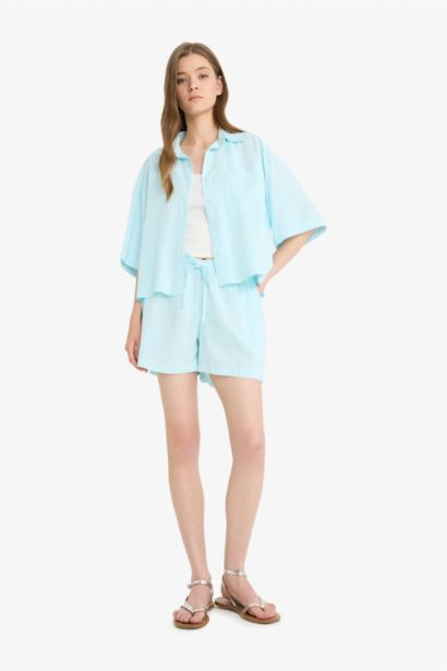 شورت من مزيج الكتان مخطط بخصر عادي