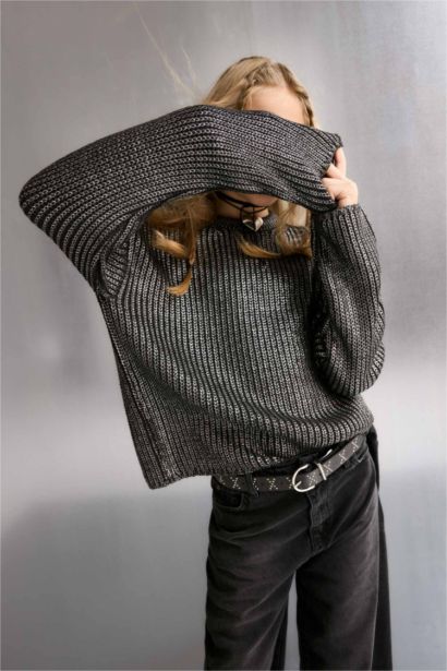 Girl Regular Fit Crew Neck Pullover