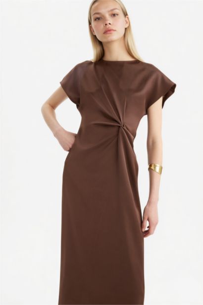 Bisiklet Yaka Saten Kısa Kollu Midi Elbise