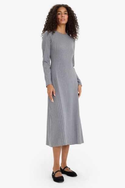 فستان ضيق كم طويل برقبة مستديرة