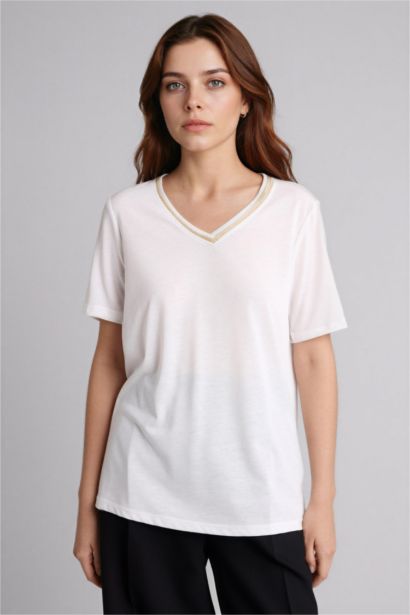 تيشيرت نص كم قصة عادية وياقة V