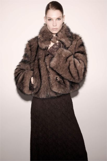 Regular Fit Düğmeli Kısa Suni Kürk