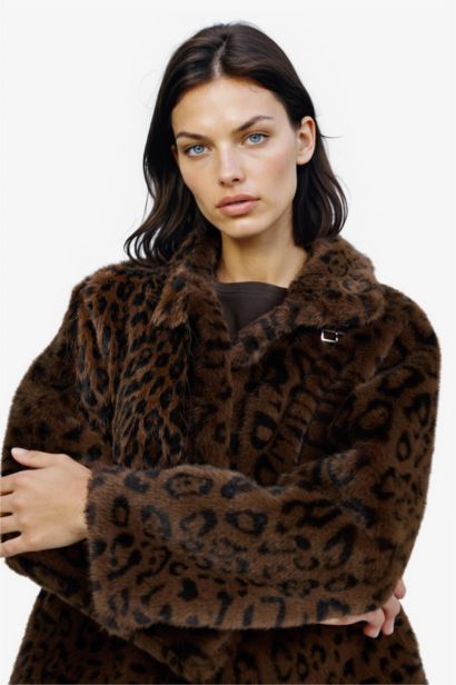 Regular Fit Leopar Desenli Kısa Suni Kürk