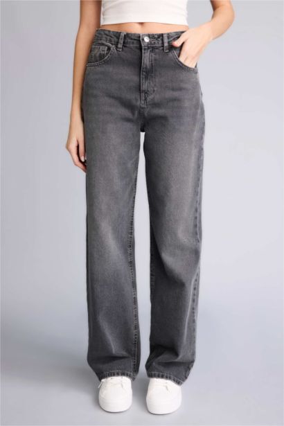 90's Wide Leg High Waist Jeans