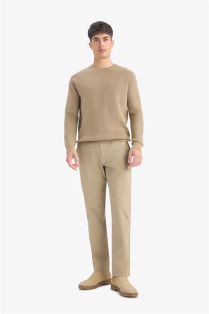 Стандартный крой с круглым вырезом трикотажный свитер