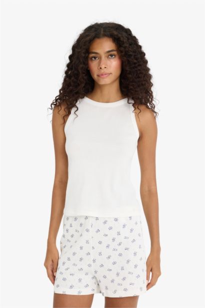 فانيلة بيزك سادة من Fall in Love