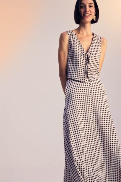 Slim Fit V-Neck Floral Short Sleeve Blouse