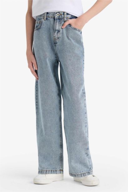 Boy Loose Fit Straight Leg Jeans