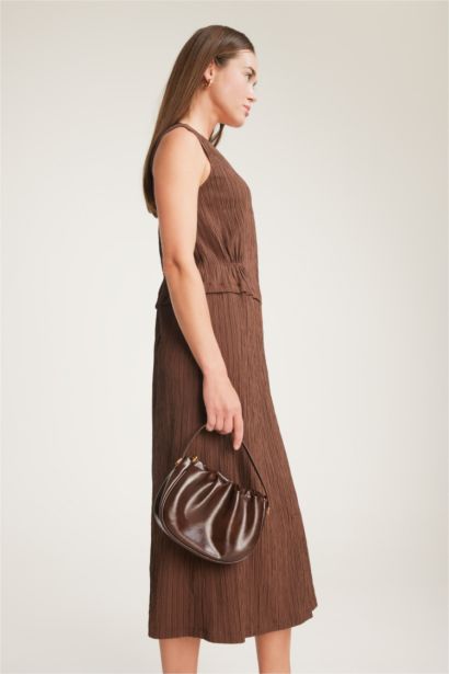 V Neck Seersucker Textured Sleeveless Midi Dress