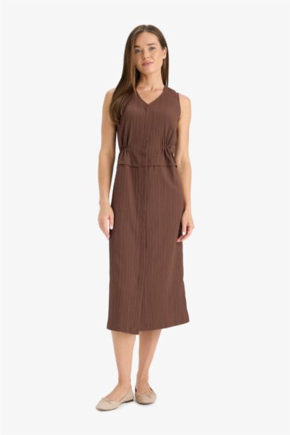 V Neck Seersucker Textured Sleeveless Midi Dress