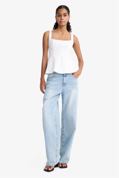 Slim Fit Crew Neck Sleeveless Blouse