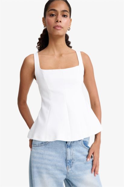 Slim Fit Crew Neck Sleeveless Blouse