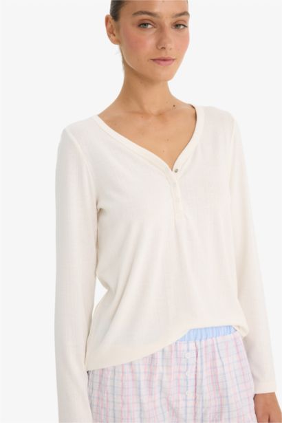 Regular Fit V-Neck Knitted Tops