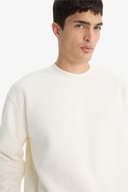 Relax Fit Crew Neck Fleece Sweatshirt