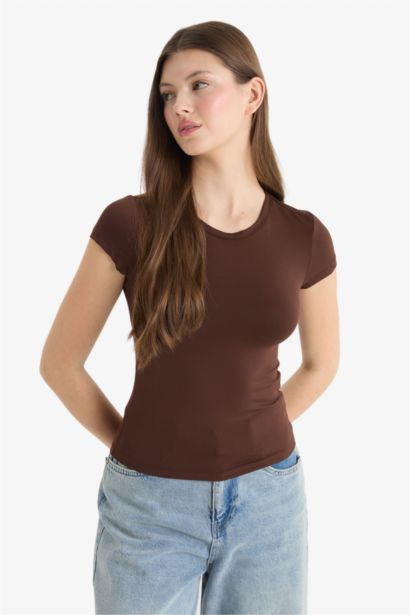 Fitted Crew Neck Short Sleeve T-Shirt