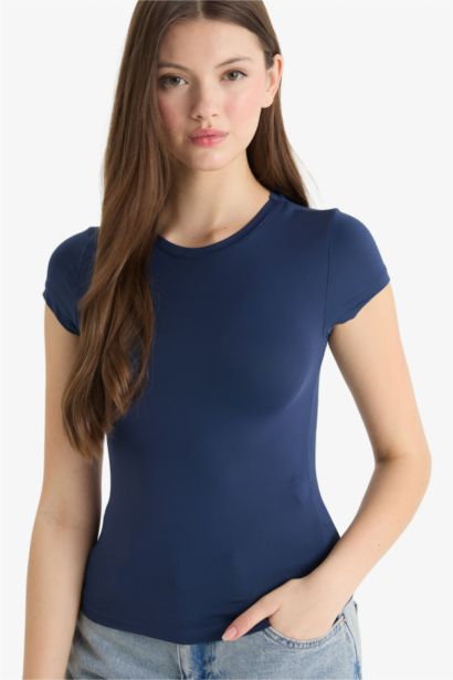 Fitted Crew Neck Basic T-Shirt