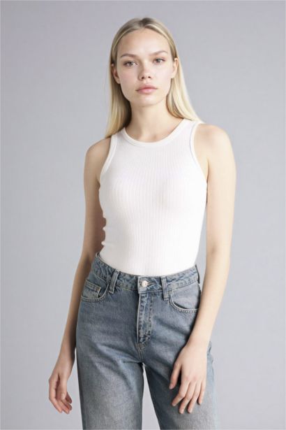 تانك توب مضلع سليم فيت بياقة هالتر