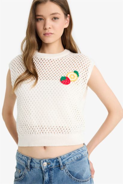 Crew Neck Fruit Embroidered Crochet Vest